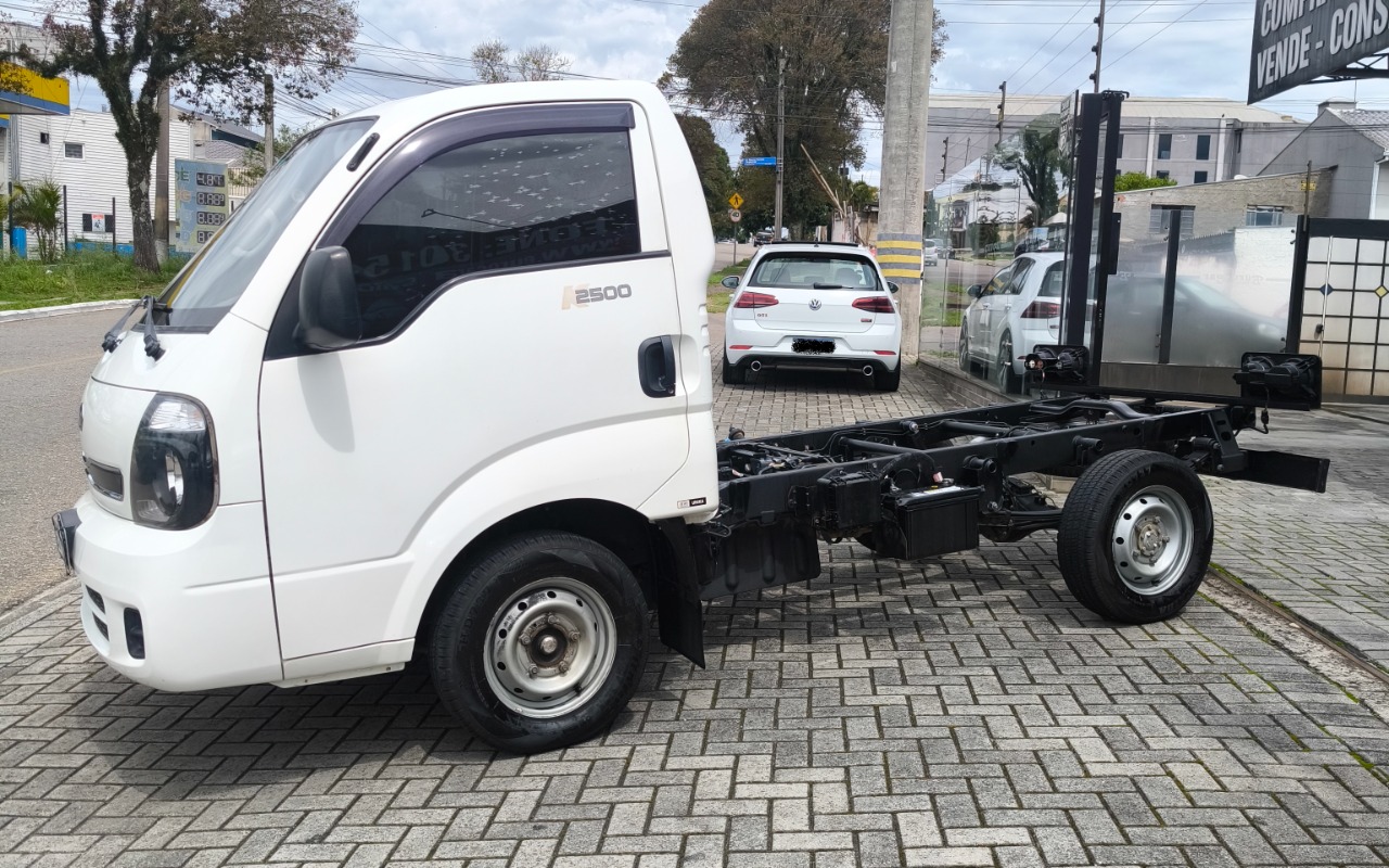 imagem-https://www.socarrao.com.br/sc-vehicle-images-prod/4329078/1791657788705-Qk9OR08gMjAxNiAwMDIsNS5qcGc.jpg