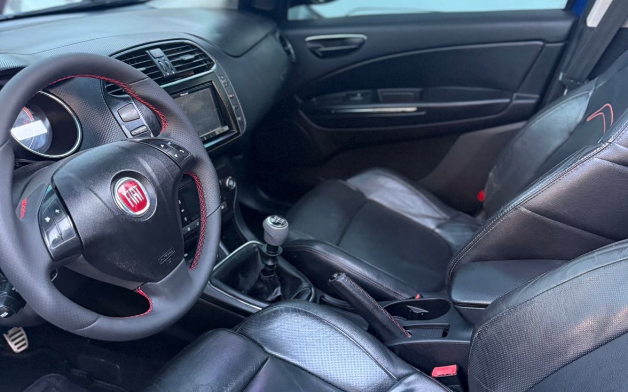 imagem-https://www.socarrao.com.br/sc-vehicle-images-prod/4329206/1791667692869-Y2UzN2M1ZjYtYTc5YS00Yzc0LTljMmEtOTBkNDE4MzIwNTVkLmpwZWc.jpeg