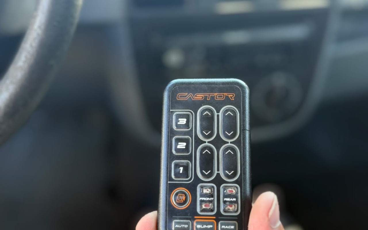 imagem-https://www.socarrao.com.br/sc-vehicle-images-prod/4329211/1791668633789-MmUzYTMxM2ItNGIyNS00NjQ4LWFiM2MtM2VhOWQxZmYyNDBkLmpwZWc.jpeg