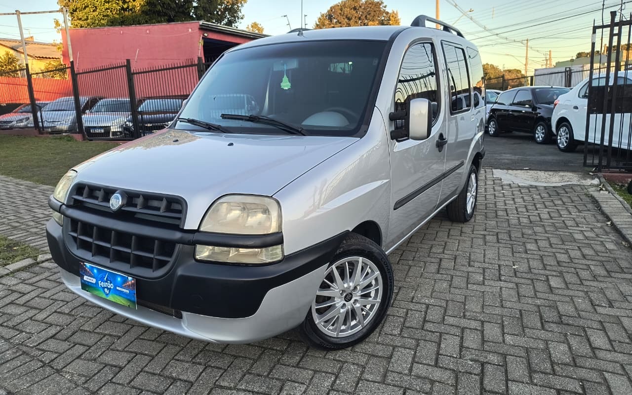 Fiat Doblo HLX 1.8 mpi Flex 5p 2008 Prata — foto 1 de 3