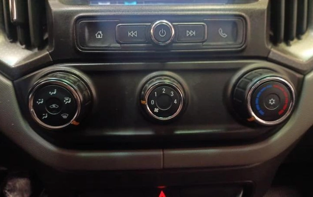 imagem-https://www.socarrao.com.br/sc-vehicle-images-prod/4337559/1791814376333-8531517_17_B_aaf04515fa.jpeg