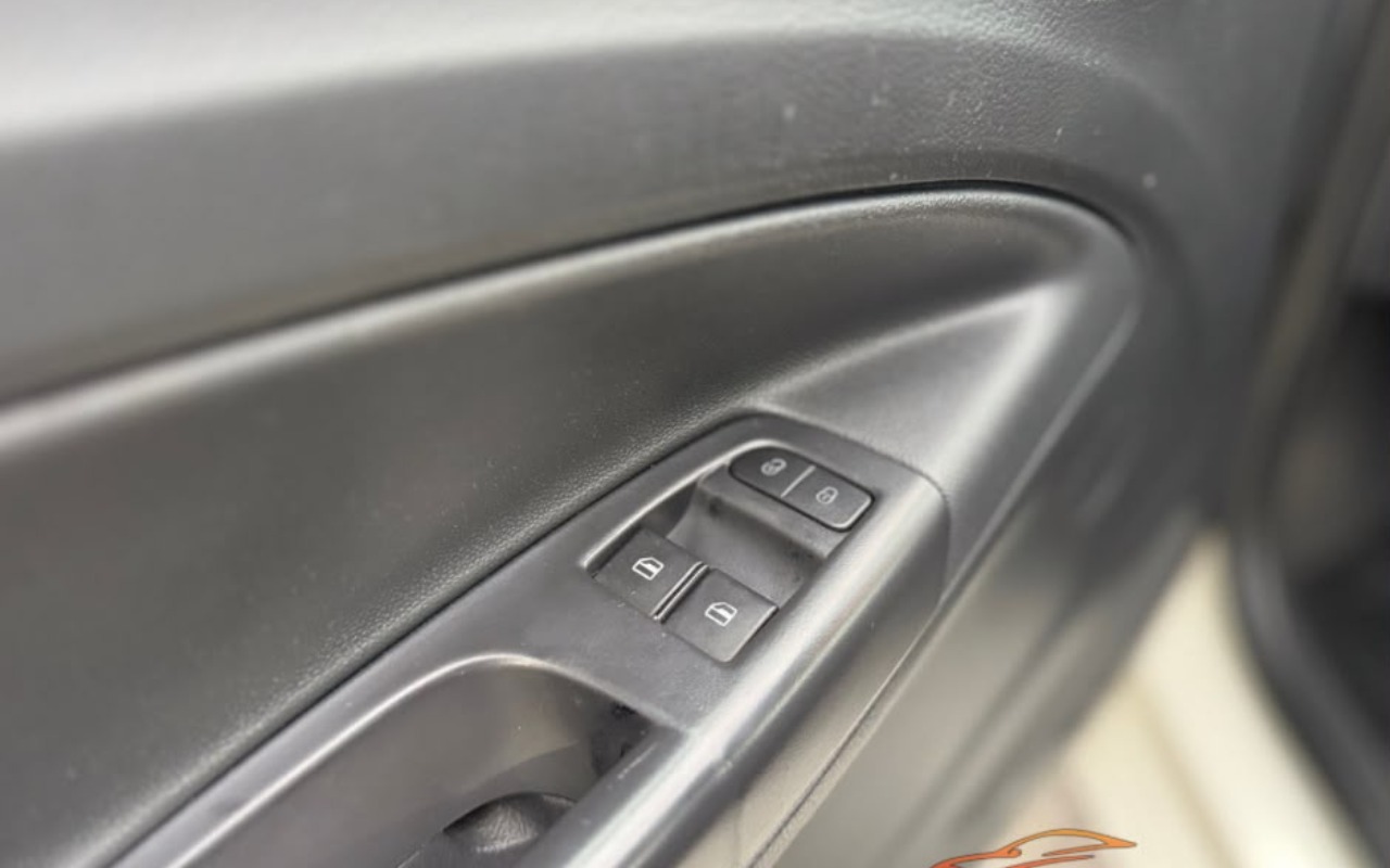 imagem-https://www.socarrao.com.br/sc-vehicle-images-prod/4338216/1791854171576-MTMuanBlZw.jpeg