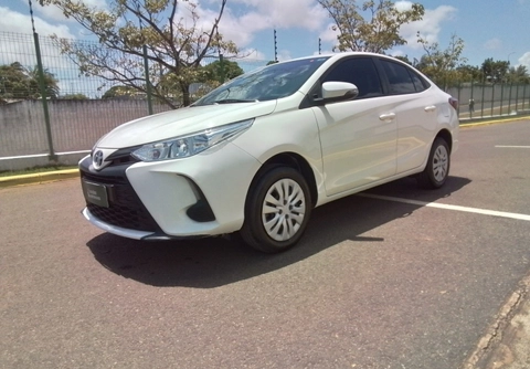 Toyota Yaris 2023 Branco — foto 1 de 3
