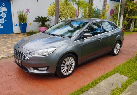 Ford Focus 2016 Cinza — foto 1 de 3