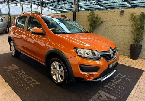 Renault Sandero 2015 Laranja — foto 1 de 3