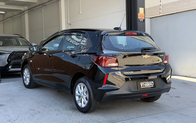 imagem-https://www.socarrao.com.br/sc-vehicle-images-prod/4342496/1791900973996-003_526649f0771702976c5f66f7dac91bb6.jpg