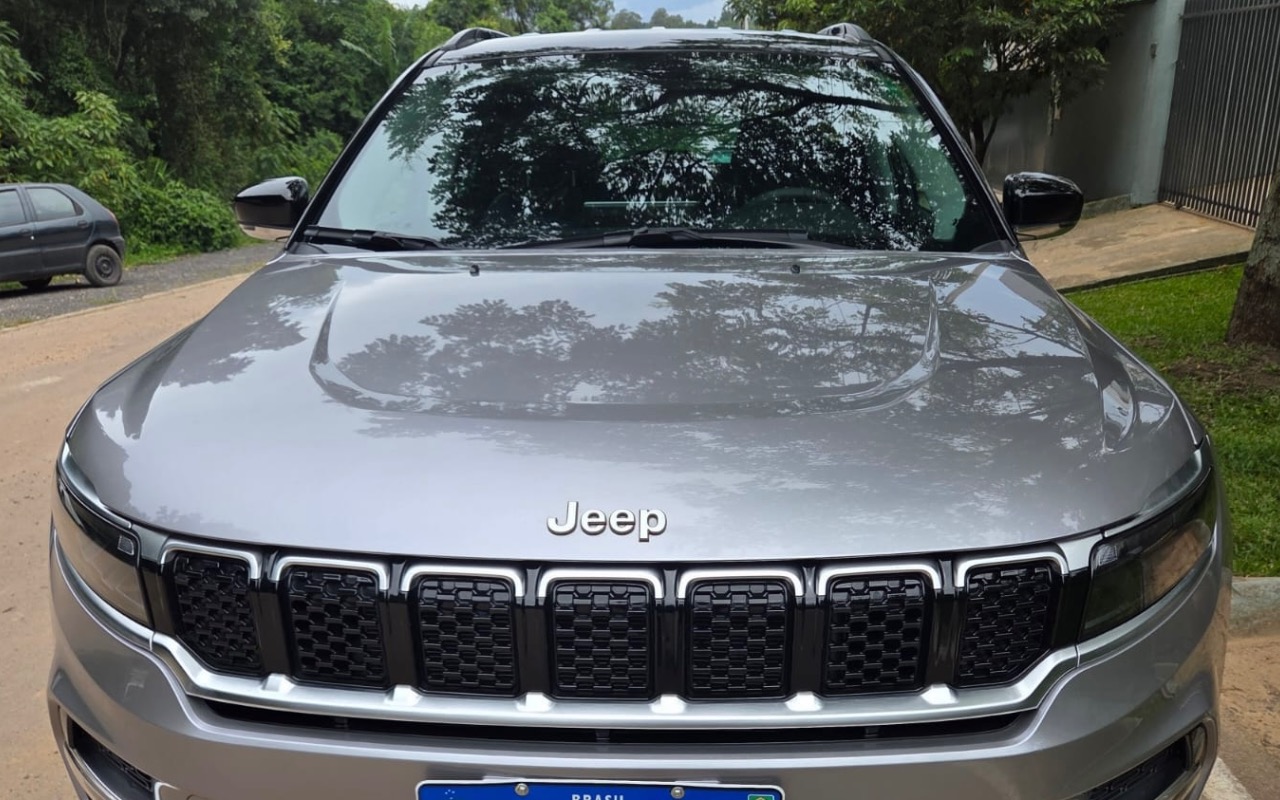 Jeep Commander 2025 Prata — foto 1 de 3