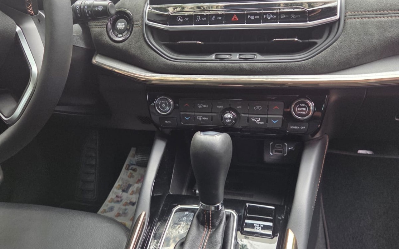imagem-https://www.socarrao.com.br/sc-vehicle-images-prod/4342530/1791901644209-Nzg0YjFmMmYtMmJkMC00MGYxLWEyYTItNmM4ZDM3ZThlNjYzLmpwZWc.jpeg