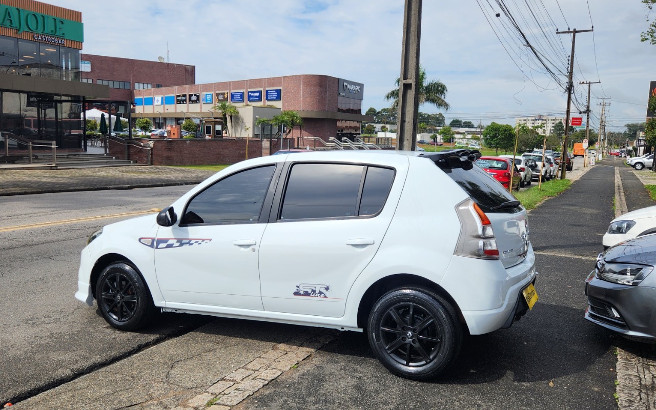imagem-https://www.socarrao.com.br/sc-vehicle-images-prod/4342569/1791901440808-MjAyNjEwMTNfMDkwOTEzLmpwZw.jpg