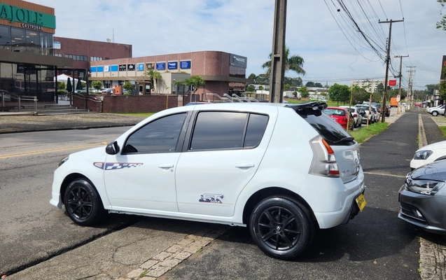 imagem-https://www.socarrao.com.br/sc-vehicle-images-prod/4342569/1791901440808-MjAyNjEwMTNfMDkwOTEzLmpwZw.jpg