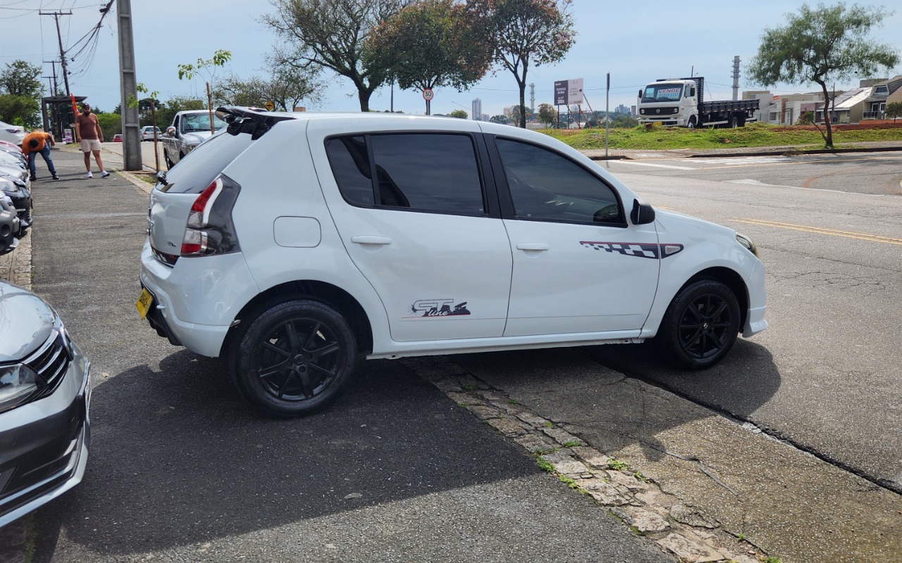 imagem-https://www.socarrao.com.br/sc-vehicle-images-prod/4342569/1791901440982-MjAyNjEwMTNfMDkwOTMyLmpwZw.jpg