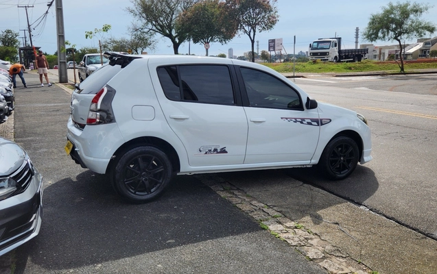 imagem-https://www.socarrao.com.br/sc-vehicle-images-prod/4342569/1791901440982-MjAyNjEwMTNfMDkwOTMyLmpwZw.jpg