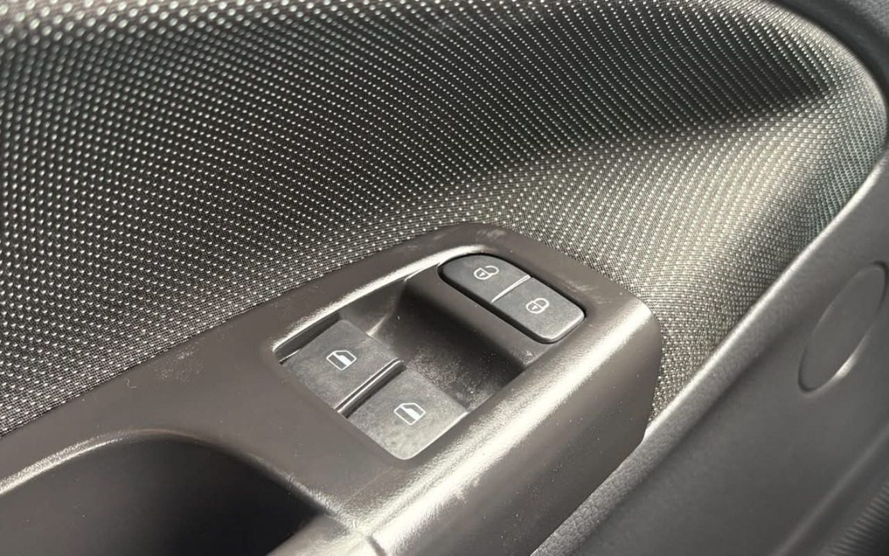 imagem-https://www.socarrao.com.br/sc-vehicle-images-prod/4342572/1791901457231-V2hhdHNBcHAgSW1hZ2UgMjAyNi0xMC0xMCBhdCAxMS41Ni4yMiAoNCkuanBlZw.jpeg