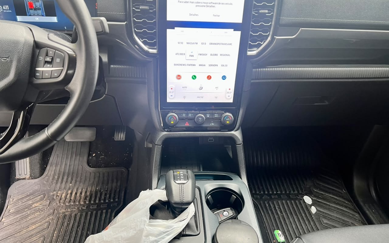imagem-https://www.socarrao.com.br/sc-vehicle-images-prod/4342574/1791901479289-NWUwYzYyNzctYTJmMi00MmI2LTgzNWUtOWI4YTg5ZWViNDkwLmpwZw.jpg