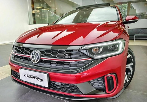 Volkswagen Jetta 2024 Vermelho — foto 1 de 3