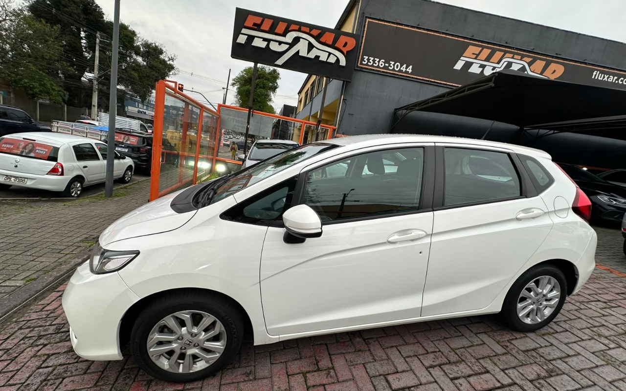 imagem-https://www.socarrao.com.br/sc-vehicle-images-prod/4342856/1791902642566-V2hhdHNBcHAgSW1hZ2UgMjAyNi0xMC0wMSBhdCAxNy41OC40OCAoMSkuanBlZw.jpeg