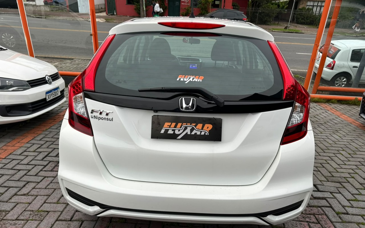 imagem-https://www.socarrao.com.br/sc-vehicle-images-prod/4342856/1791902642725-V2hhdHNBcHAgSW1hZ2UgMjAyNi0xMC0wMSBhdCAxNy41OC40OCAoMikuanBlZw.jpeg