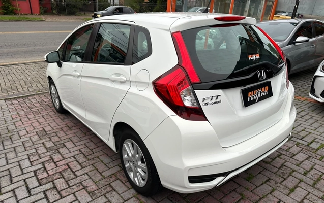 imagem-https://www.socarrao.com.br/sc-vehicle-images-prod/4342856/1791902642848-V2hhdHNBcHAgSW1hZ2UgMjAyNi0xMC0wMSBhdCAxNy41OC40OCAoMykuanBlZw.jpeg