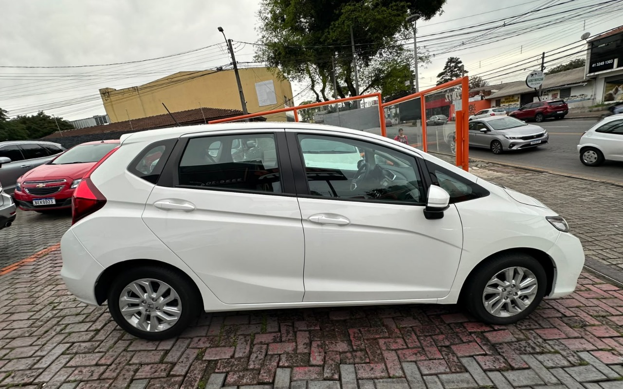 imagem-https://www.socarrao.com.br/sc-vehicle-images-prod/4342856/1791902643089-V2hhdHNBcHAgSW1hZ2UgMjAyNi0xMC0wMSBhdCAxNy41OC40OC5qcGVn.jpeg