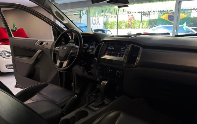 imagem-https://www.socarrao.com.br/sc-vehicle-images-prod/4343364/1791904160930-gb-c31fc8a.jpeg