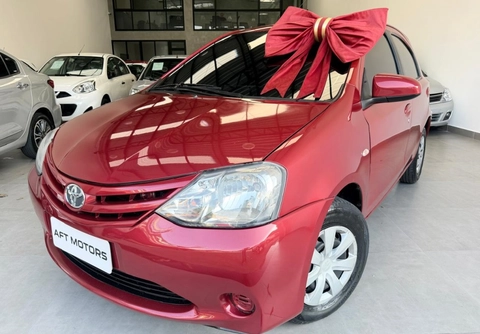 Toyota Etios 2016 Vermelho — foto 1 de 3
