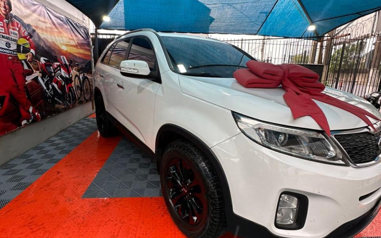 Kia Sorento 2.4 16V 4x2 Aut. 2015 Branco — foto 1 de 3
