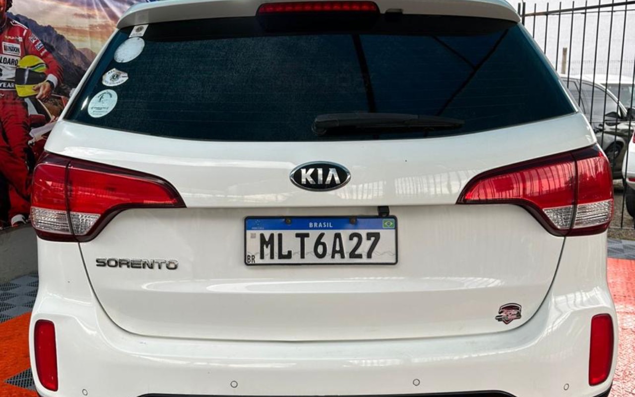 imagem-https://www.socarrao.com.br/sc-vehicle-images-prod/4343890/1791907123884-ZDZhNGNlYWQtYzJjYi00ZjA0LWI2NGMtNTNjYWViMjgzZjZmLmpwZWc.jpeg