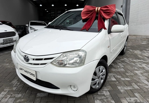 Toyota Etios 2013 Branco — foto 1 de 3