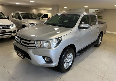 Toyota Hilux 2018 Prata — foto 1 de 3