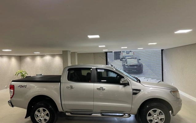 imagem-https://www.socarrao.com.br/sc-vehicle-images-prod/4345005/1791914508096-8514941_8_B_324076728d.jpeg