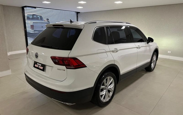 imagem-https://www.socarrao.com.br/sc-vehicle-images-prod/4345026/1791914602342-8268620_8_B_6dce10c99b.jpeg