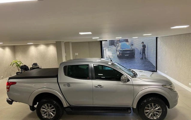 imagem-https://www.socarrao.com.br/sc-vehicle-images-prod/4345029/1791914620085-8236959_8_B_1241d58f88.jpeg