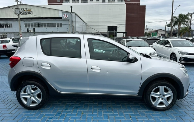 imagem-https://www.socarrao.com.br/sc-vehicle-images-prod/4345107/1791915262839-5fbe4af3aa5c44a1b06f042f0476fb42_1791915235471.jpg