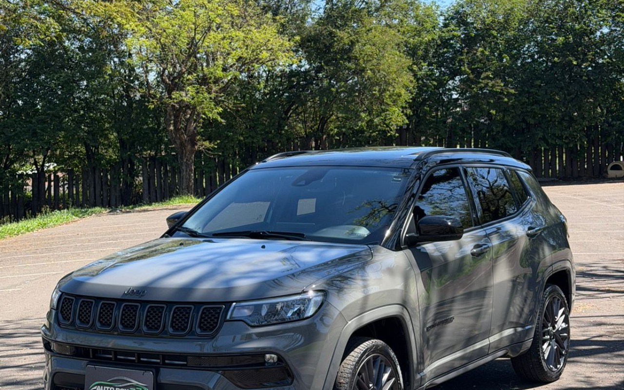 Jeep Compass 2022 Cinza — foto 1 de 3