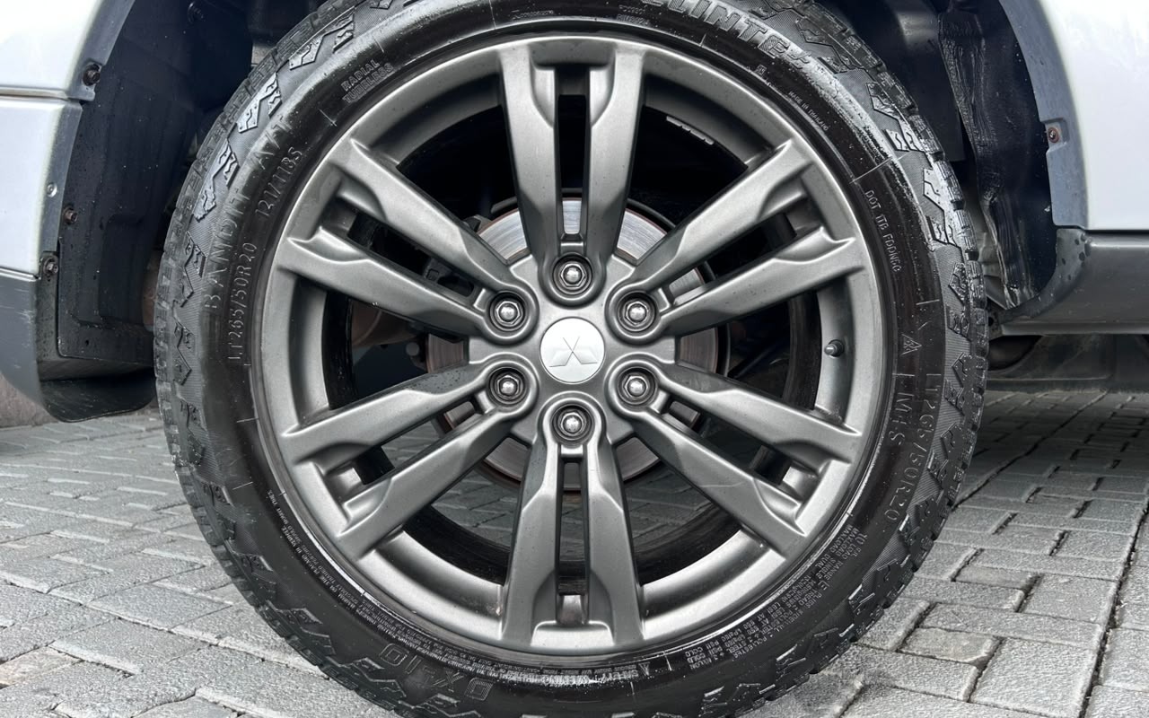 imagem-https://www.socarrao.com.br/sc-vehicle-images-prod/4345349/1792079758946-V2hhdHNBcHAgSW1hZ2UgMjAyNi0xMC0xNSBhdCAxMi40NC4zNi5qcGVn.jpeg