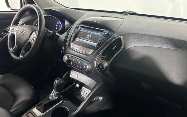 imagem-https://www.socarrao.com.br/sc-vehicle-images-prod/4345379/1791917373789-8564831_13_B_9589ca9e8c.jpeg