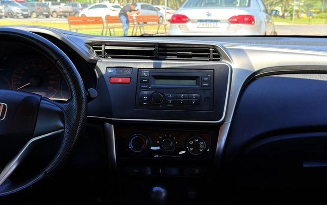 imagem-https://www.socarrao.com.br/sc-vehicle-images-prod/4345442/1791917861231-8397249_3_B_7b9785b622.jpeg