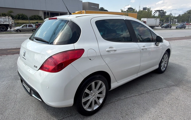 imagem-https://www.socarrao.com.br/sc-vehicle-images-prod/4345850/1791920769583-f19415a8-1b12-47c3-a4ca-55e19a5ff25a.jpg