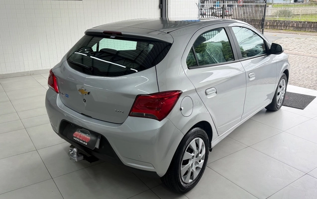 imagem-https://www.socarrao.com.br/sc-vehicle-images-prod/4345937/1791921198942-SU1HXzYyODEuanBlZw.jpeg