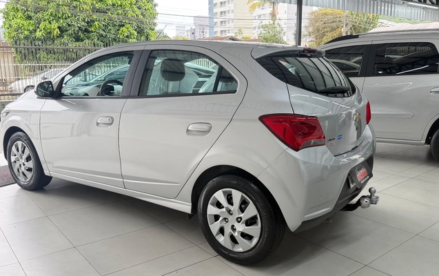 imagem-https://www.socarrao.com.br/sc-vehicle-images-prod/4345937/1791921198995-SU1HXzYyODIuanBlZw.jpeg