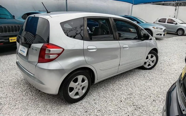 imagem-https://www.socarrao.com.br/sc-vehicle-images-prod/4345975/1791921640698-8492064_12_B_aac84da6dd.jpeg