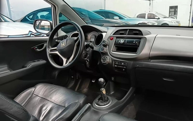imagem-https://www.socarrao.com.br/sc-vehicle-images-prod/4345975/1791921640720-8492064_6_B_91b560a9cc.jpeg