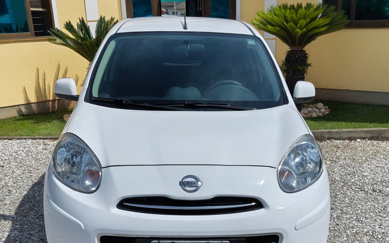 Nissan MARCH SV 1.6 16V Flex Fuel 2014 Branco — foto 1 de 3