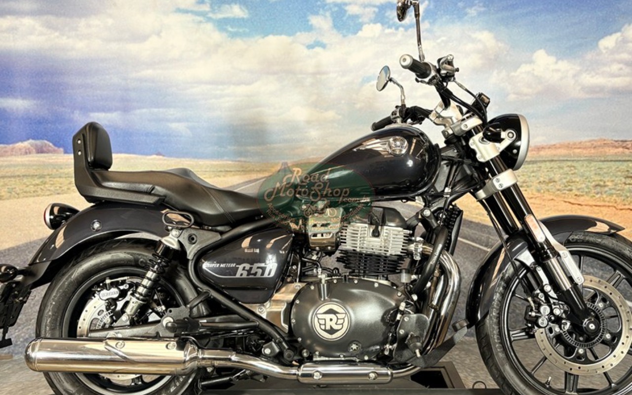 Royal Enfield Super Meteor 650 Astral 2024 Preto — foto 1 de 3