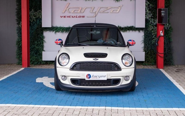 imagem-https://www.socarrao.com.br/sc-vehicle-images-prod/4346913/1792668342494-8567562_0_B_e6673219fc.jpeg