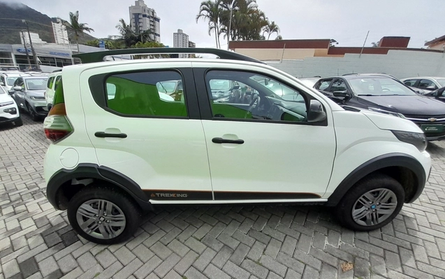 imagem-https://www.socarrao.com.br/sc-vehicle-images-prod/4350179/1791952849215-1_012045.jpg