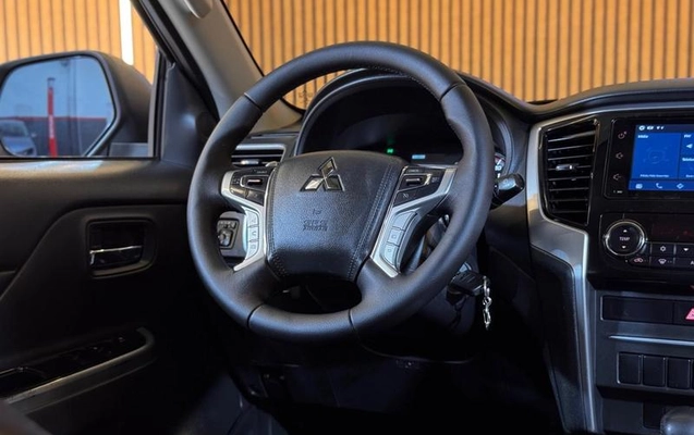 imagem-https://www.socarrao.com.br/sc-vehicle-images-prod/4351994/1791979447408-8554185_17_B_d52bad2edd.jpeg