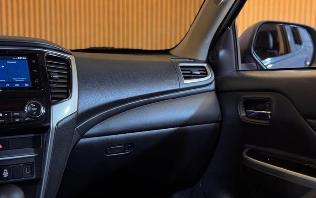 imagem-https://www.socarrao.com.br/sc-vehicle-images-prod/4351994/1791979447410-8554185_18_B_a20c8cd303.jpeg