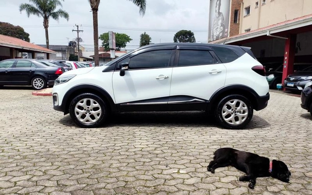imagem-https://www.socarrao.com.br/sc-vehicle-images-prod/4352339/1792013185457-8568167_23_B_04d3b45f2c.jpeg