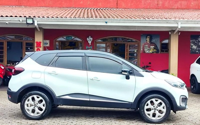 imagem-https://www.socarrao.com.br/sc-vehicle-images-prod/4352339/1792013185460-8568167_27_B_bc4534c349.jpeg
